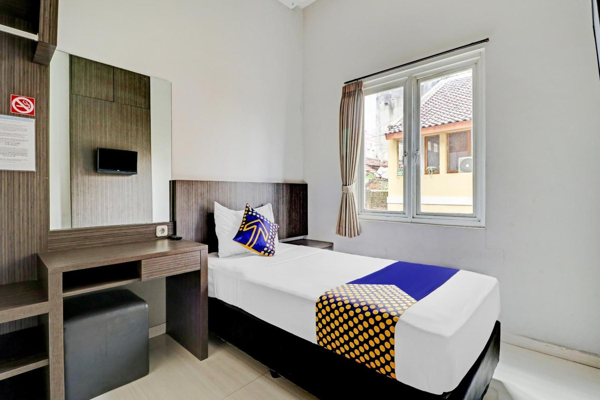 Hotel O Cihampelas Near Ciwalk Formerly D'River Guest House Bandung Exterior foto