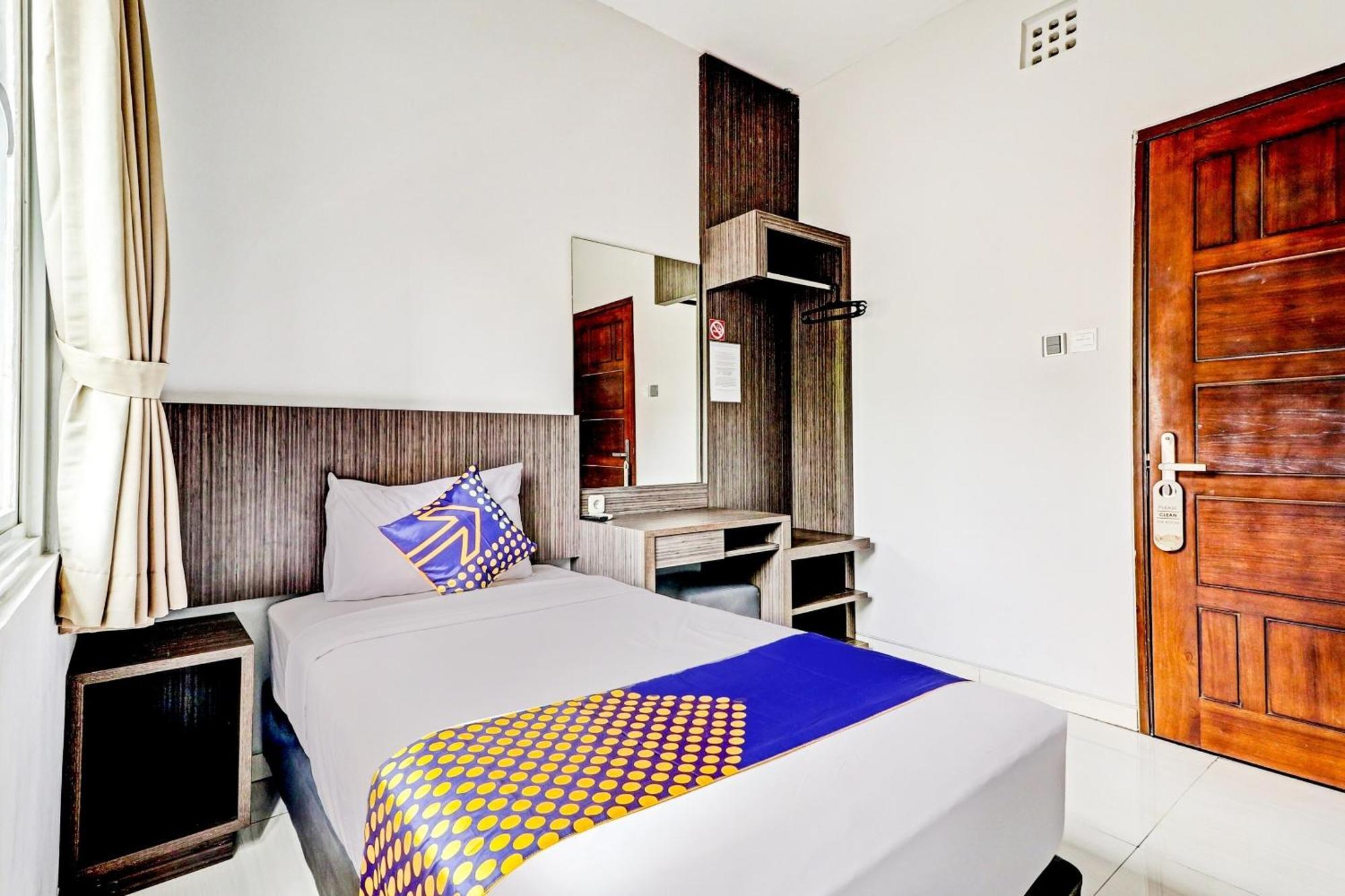 Hotel O Cihampelas Near Ciwalk Formerly D'River Guest House Bandung Exterior foto